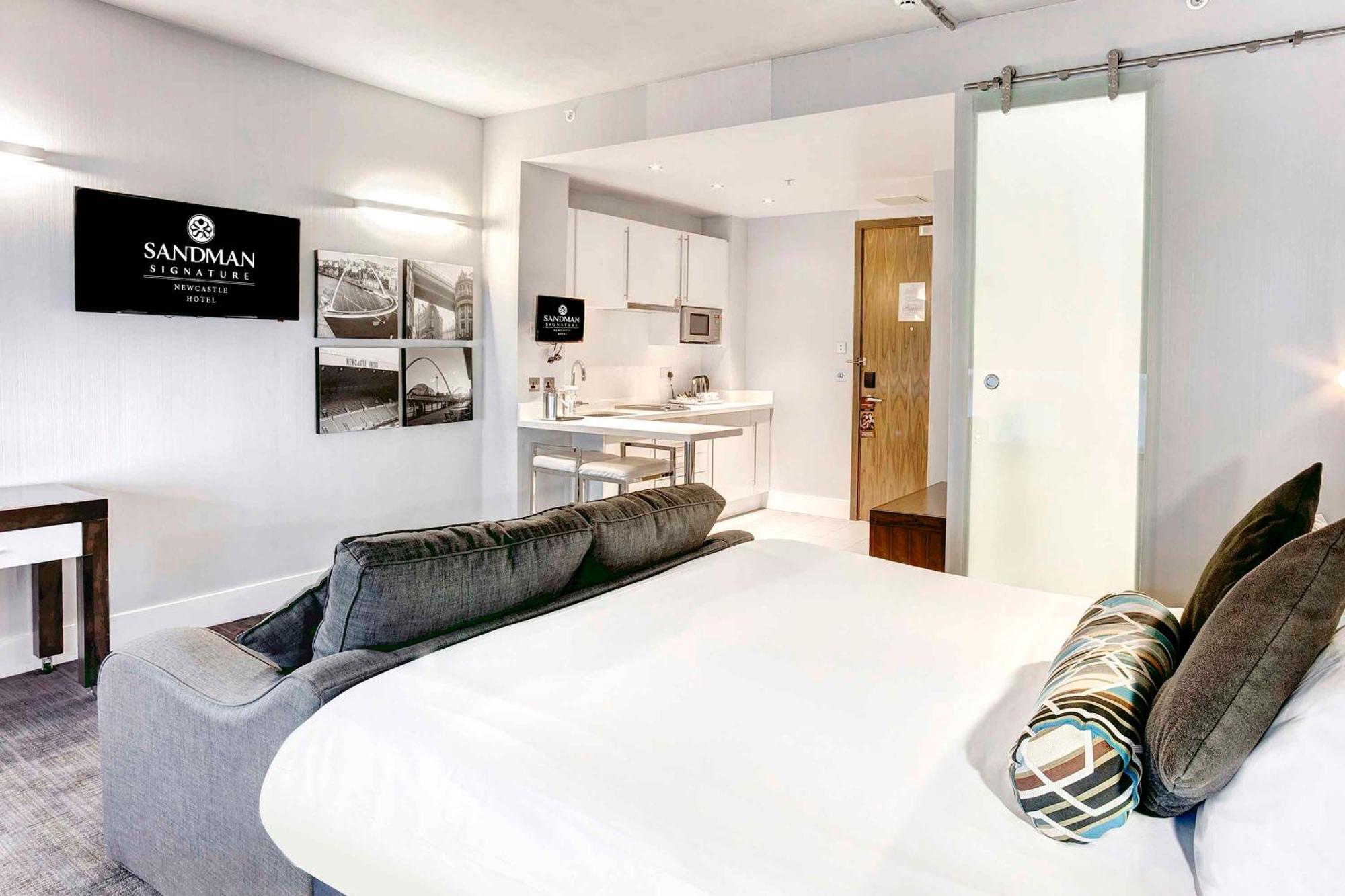 Sandman Signature Hotel 4*